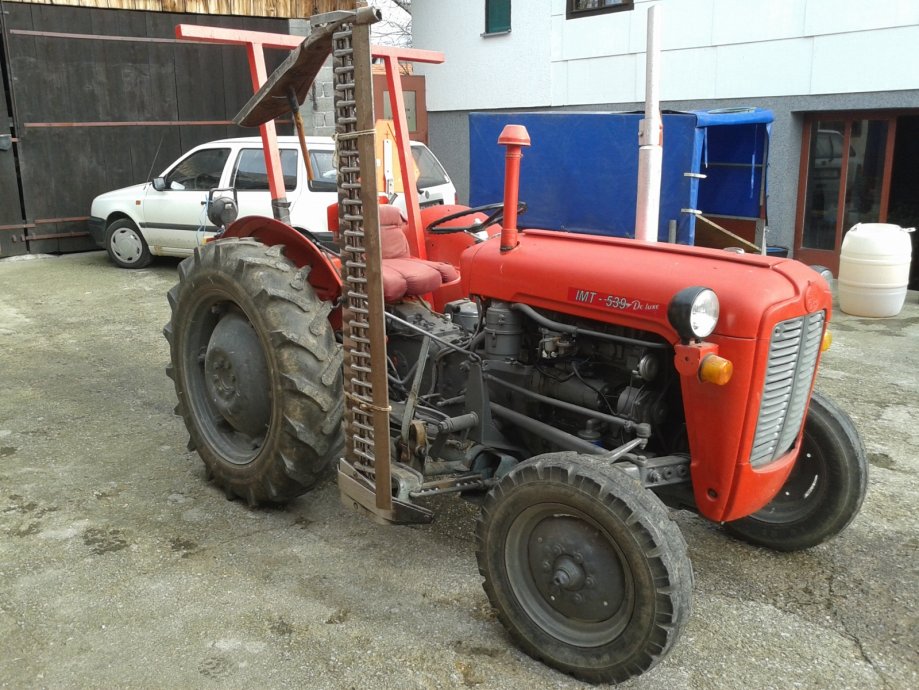 Prodajem traktor IMT 539 sa kosom
