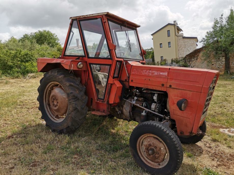 Prodajem traktor IMT 542