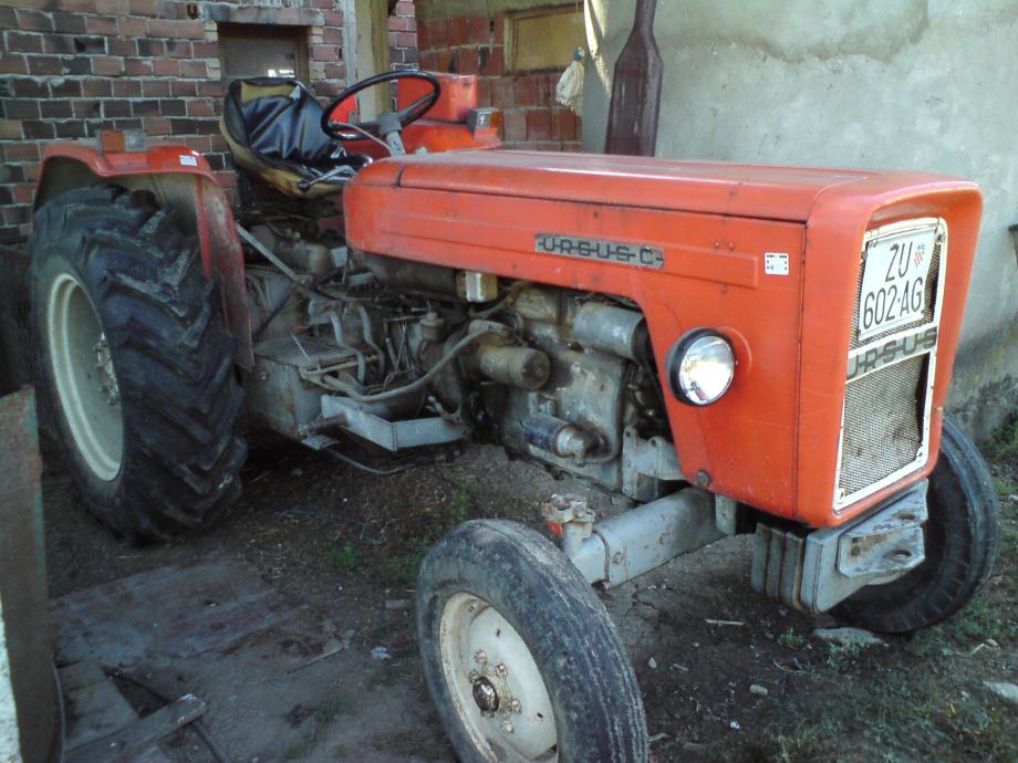 Prodajem traktor sa poljoprivrednim strojevima:
