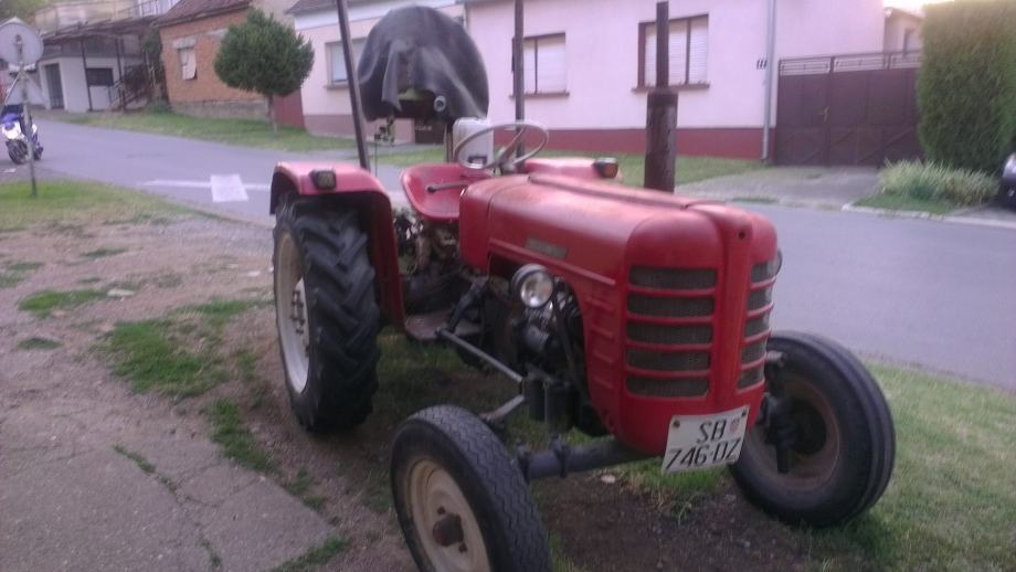 prodajem traktor Zetor 20-11 sa bansekom