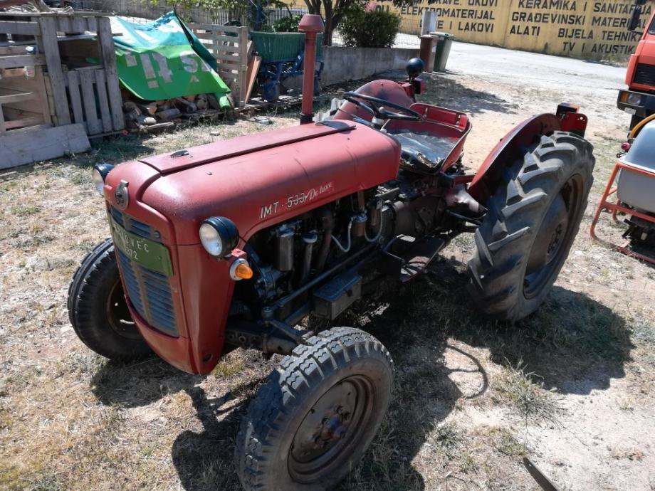 Traktor IMT 533 sa kosom Prodajem traktor IMT 533 u originalnom i vrhunskom...