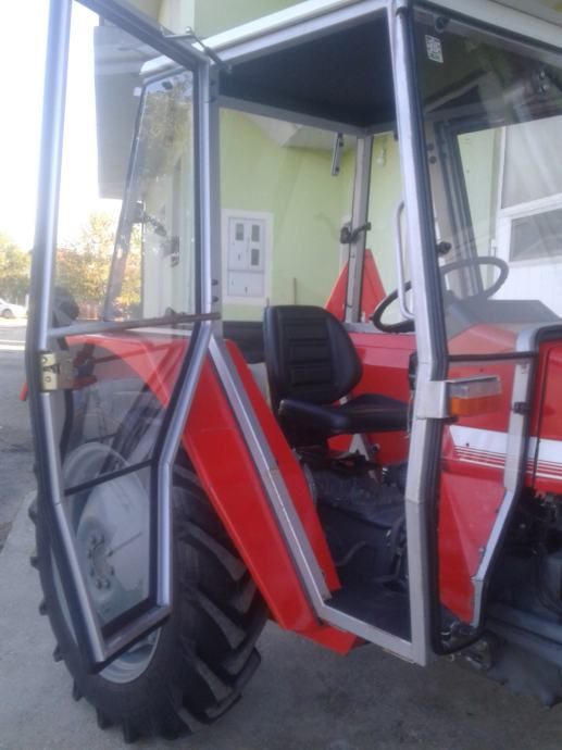 TRAKTOR IMT 539 SA KABINOM I SERVO UPRAVLJEČEM I SAMO 560 RADNIH SATI