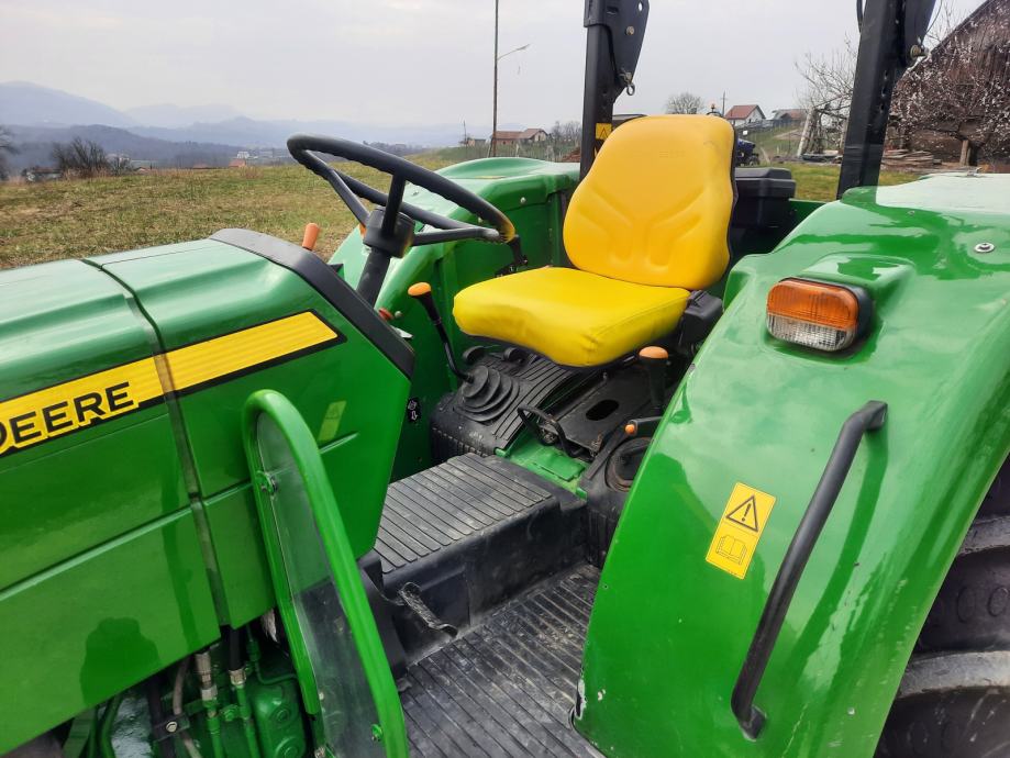 TRAKTOR JOHN DEERE 5055 E