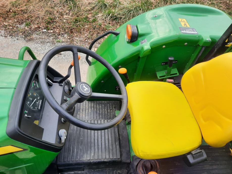 TRAKTOR JOHN DEERE 5055 E