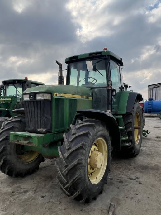 TRAKTOR JOHN DEERE 7810