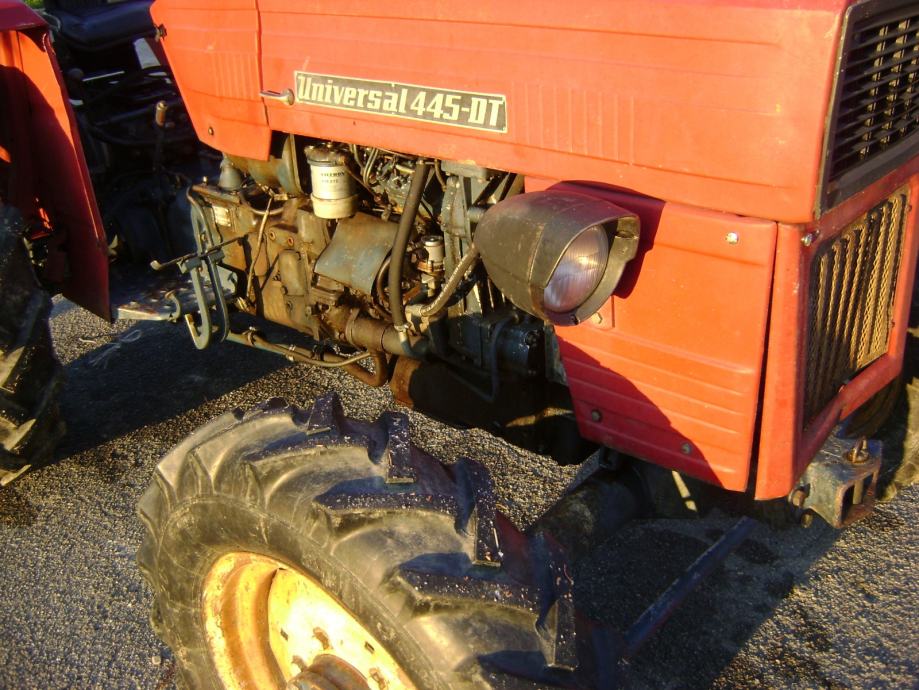 TRAKTOR UNIVERSAL 445 DT