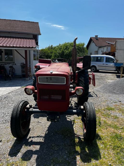 Traktor Universal 445