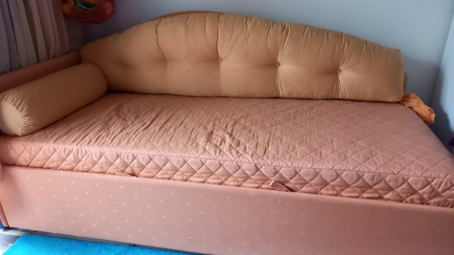 Kauč - krevet