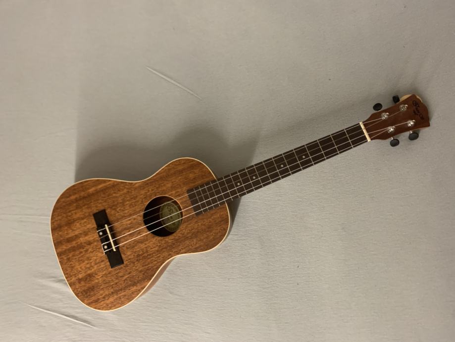 Bariton ukulele Ivans Uke