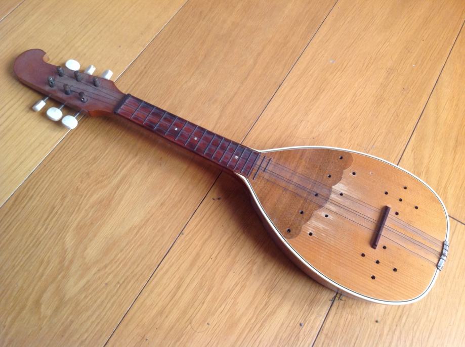 Tamburica prim, dobro stanje, fali jedna zica