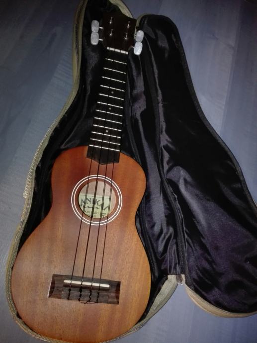UKULELE (Lanikai LU11)