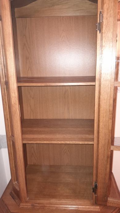 Dvodjelni drveni ormarić