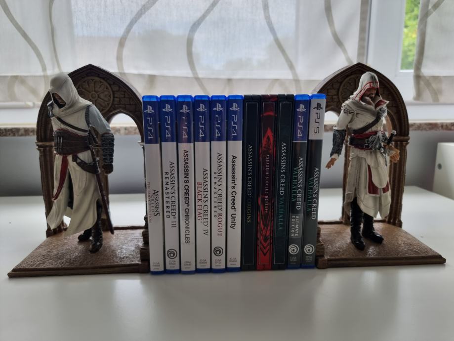 Assassin's Creed Altaïr and Ezio Bookends Figure