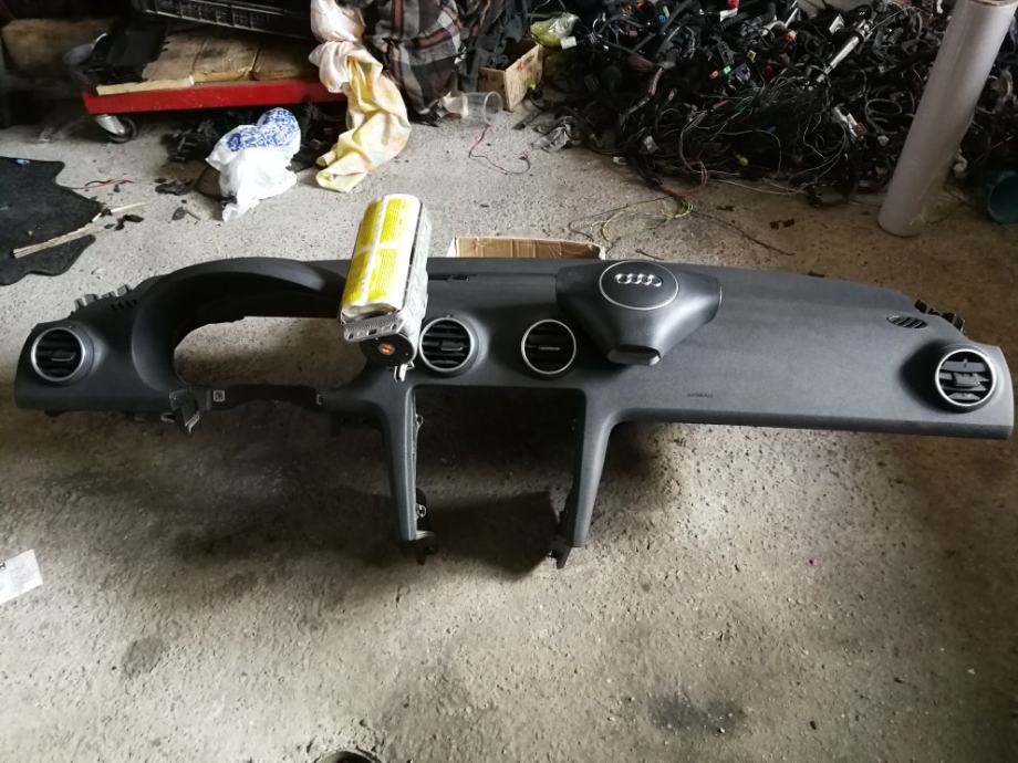 Audi A3 Instrument tabla s jastucima