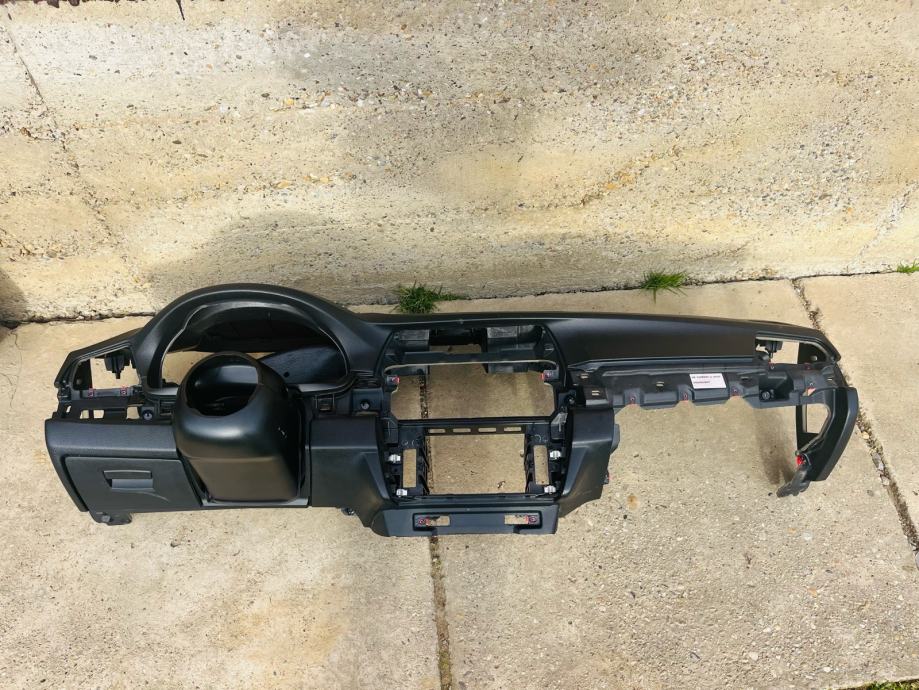 BMW f10 f11 Instrument tabla armatura crna zrazni jastuk