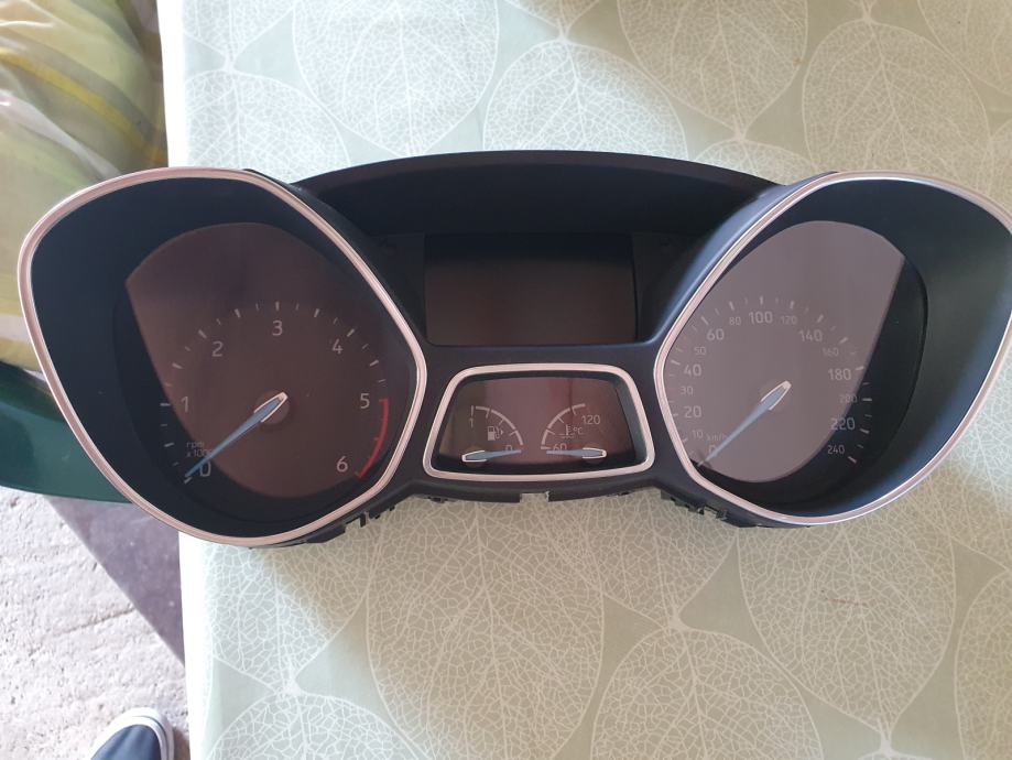 Ford focus INSTRUMENT TABLA *SAT* 2014.2018.g