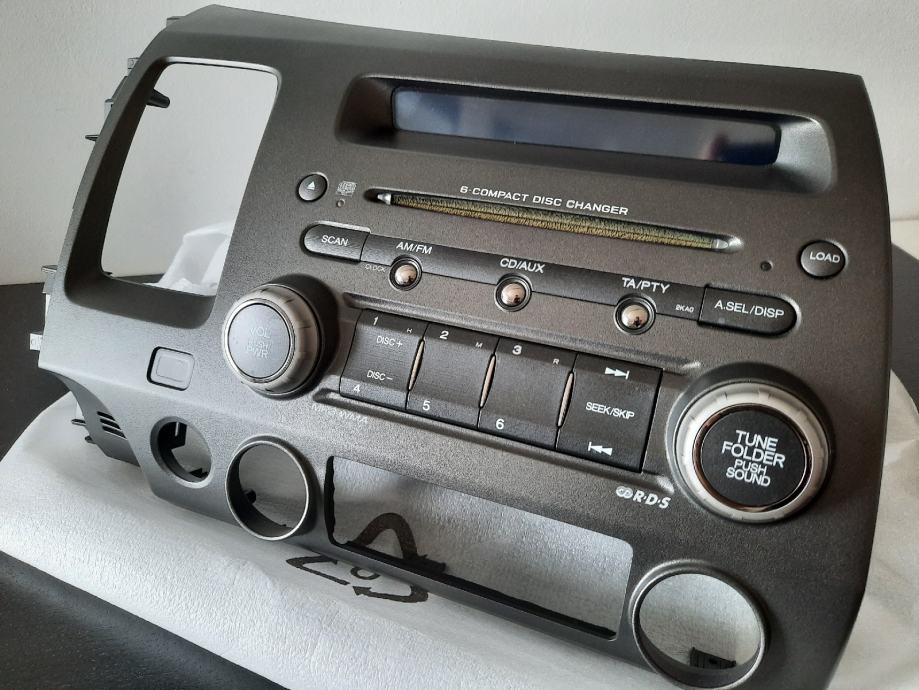 Honda Civic sedan originalni radio (6 CD changer)