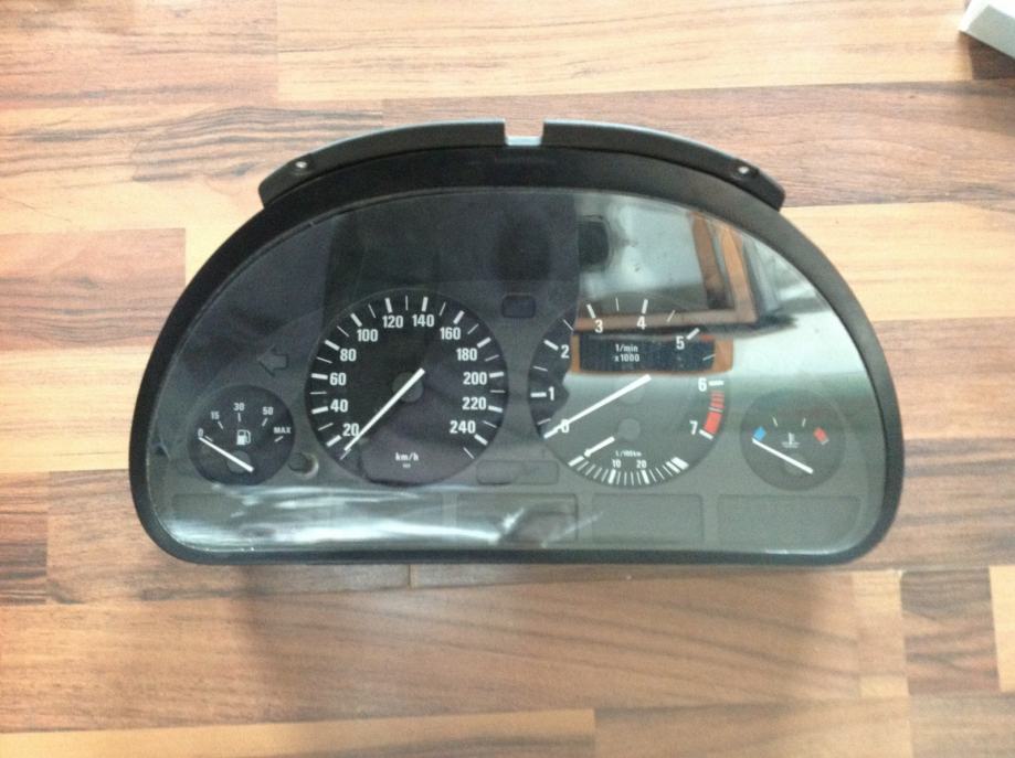 instrument tabla/sat za Bmw e39 528i