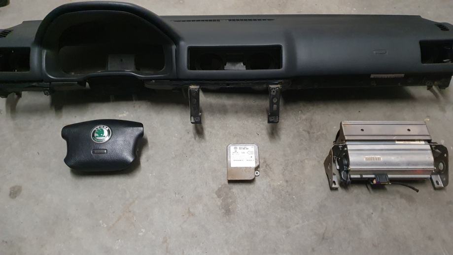 Instrument tabla/ konzola Skoda Octavia