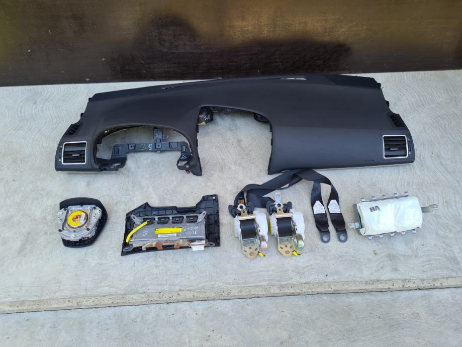 Komplet airbag tabla Toyota Avensis 2009 2014 god volana pojasevi za