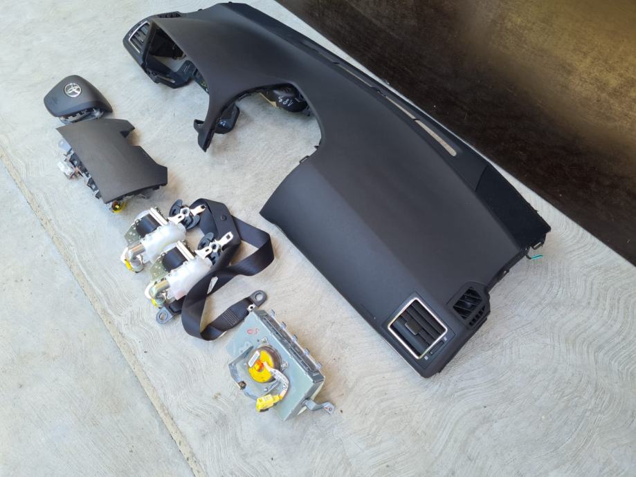 Komplet airbag tabla Toyota Avensis 2009 2014 god volana pojasevi za