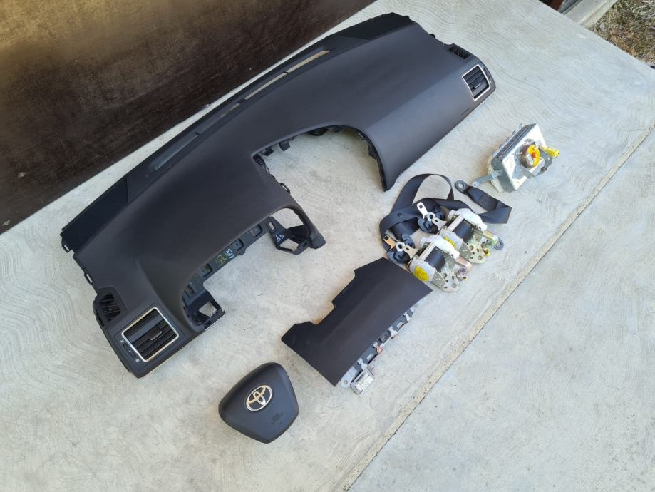 Komplet airbag tabla Toyota Avensis 2009 2014 god volana pojasevi za