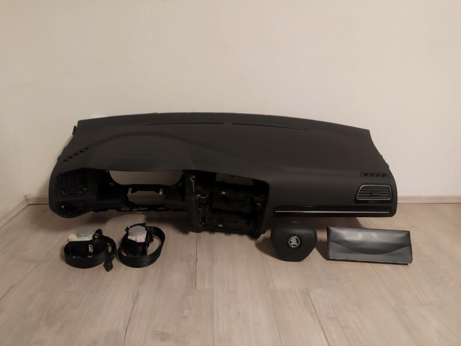 Komplet instrument tabla za auto ŠKODA OCTAVIA