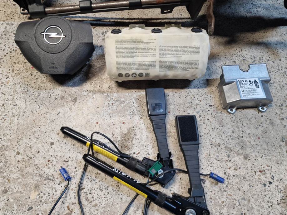 Opel Astra H SET Kontrolna tabla zracni jastuci