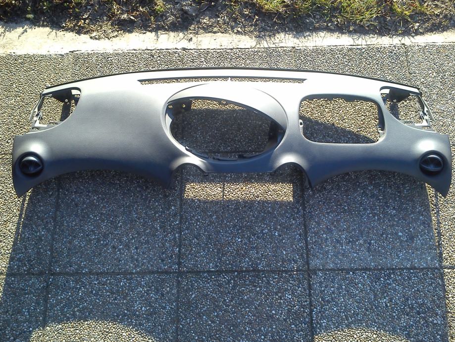 Toyota Yaris 19992003 instrument tabla armatura gornji dio