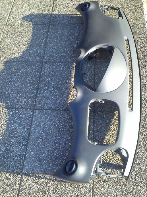 Toyota Yaris 19992003 instrument tabla armatura gornji dio