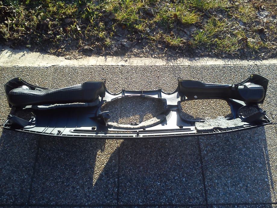 Toyota Yaris 19992003 instrument tabla armatura gornji dio