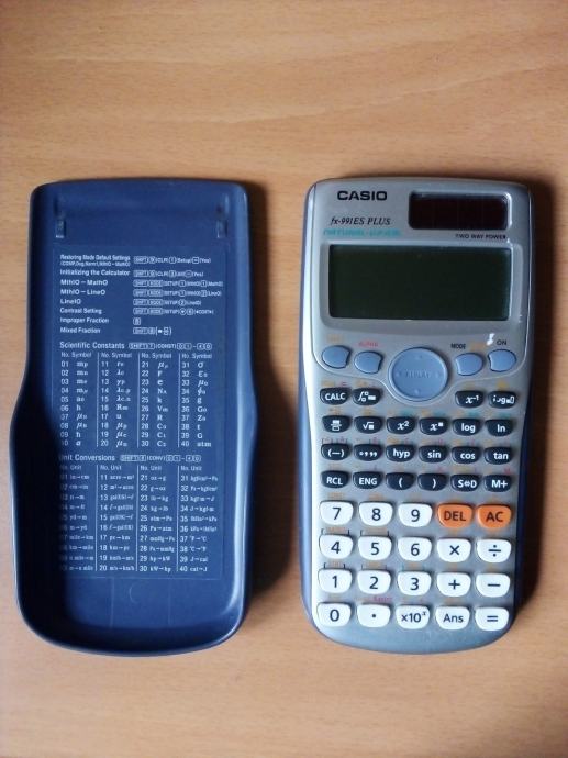 PRODAJEM kalkulator CASIO fx-911ES PLUS!! 50kn