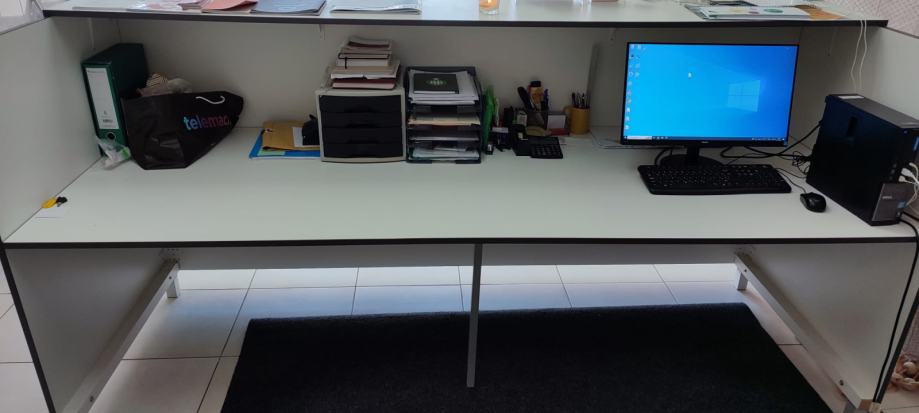 UREDSKI PULT ( INFO PULT) POGODAN ZA AGENCIJE ILI RECEPCIJE