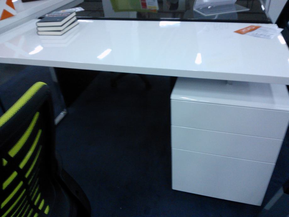 Pisaći stol za ured koristen SAMO 2 MJESECA