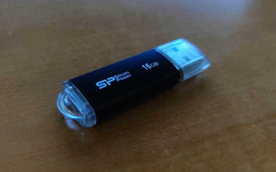 SP USB 2,0 16 GB