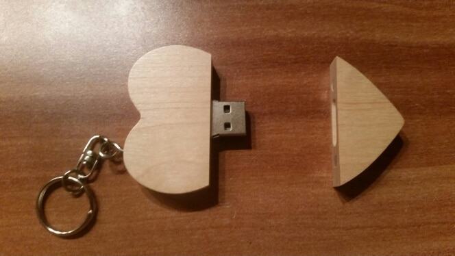 USB stick, u drvu, u obliku srca, 16 GB, unikatan!