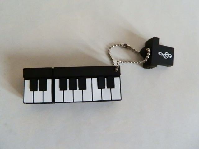 USB Stick , "Klavijature" ; Pink Floyd,Led Zeppelin