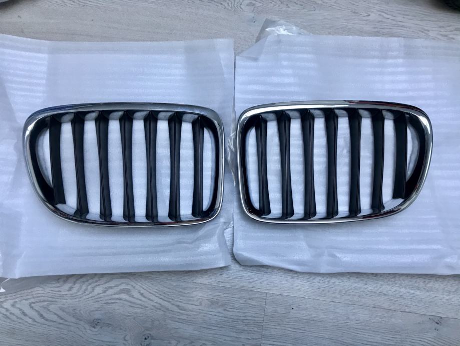 BMW x1 e84 Grill maska original