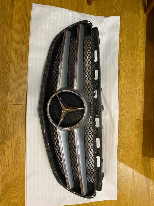 Mercedes W212 maska