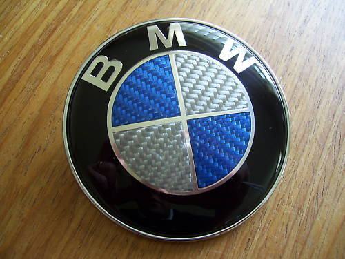 PLAVI CARBON BMW ZNAK 73 MM.NOVO.KARLOVAC