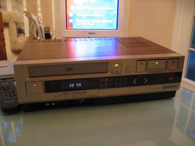 HITACHI VT 33E video rekorder sačuvan i ispravan prodajem