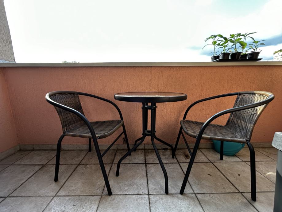 [JYSK] Bistro stol RADSTRUP Ø60 crna i 2x crna stolica GRENAA