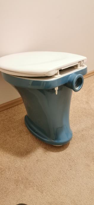 WC školjka sa daskom plava
