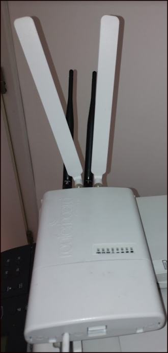 RB912UAG-2HPnD WiFi 2.4 GHz AP LTE/GSM ROUTER BaseBox2 + PoE 24V inj.