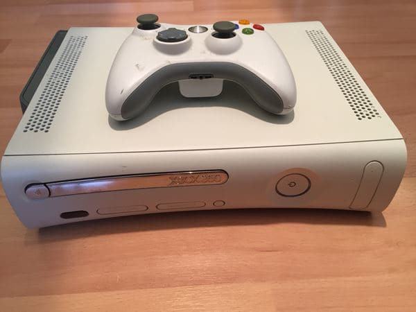 Xbox 360 orginal  modificiran cita sve formate