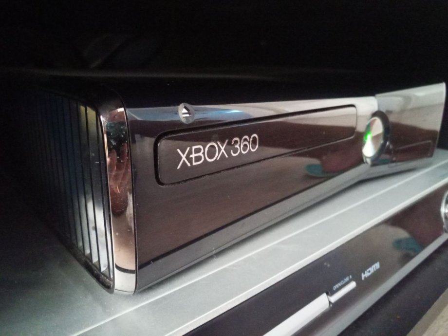 Xbox 360 Slim Trinity NEISPRAVNA