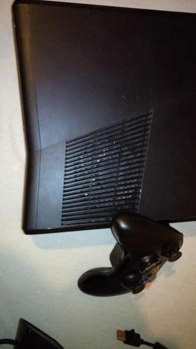 Xbox 360 slim konzola, kinect, gamepad, napajanje