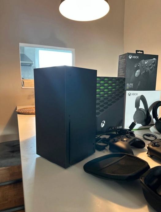 XBOX Series X + Elite Series 2 Controller +XBOX Wireless Headset.NOVO