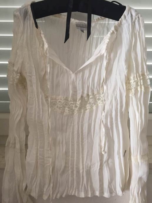 Yvonne – Premium Bluza sa Čipkom