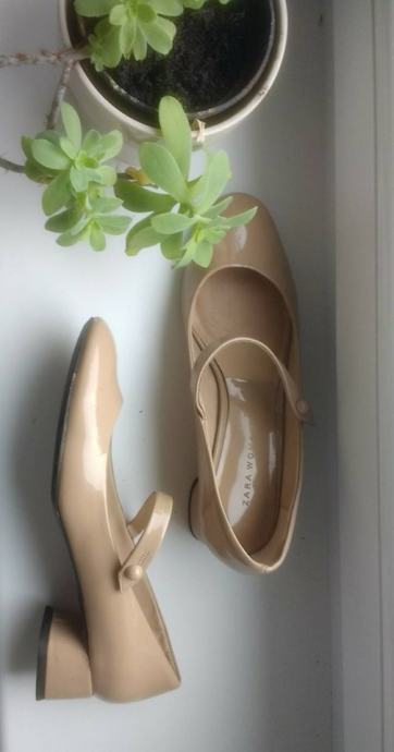 Bež lakirane Mary Jane cipelice-prekrasnice